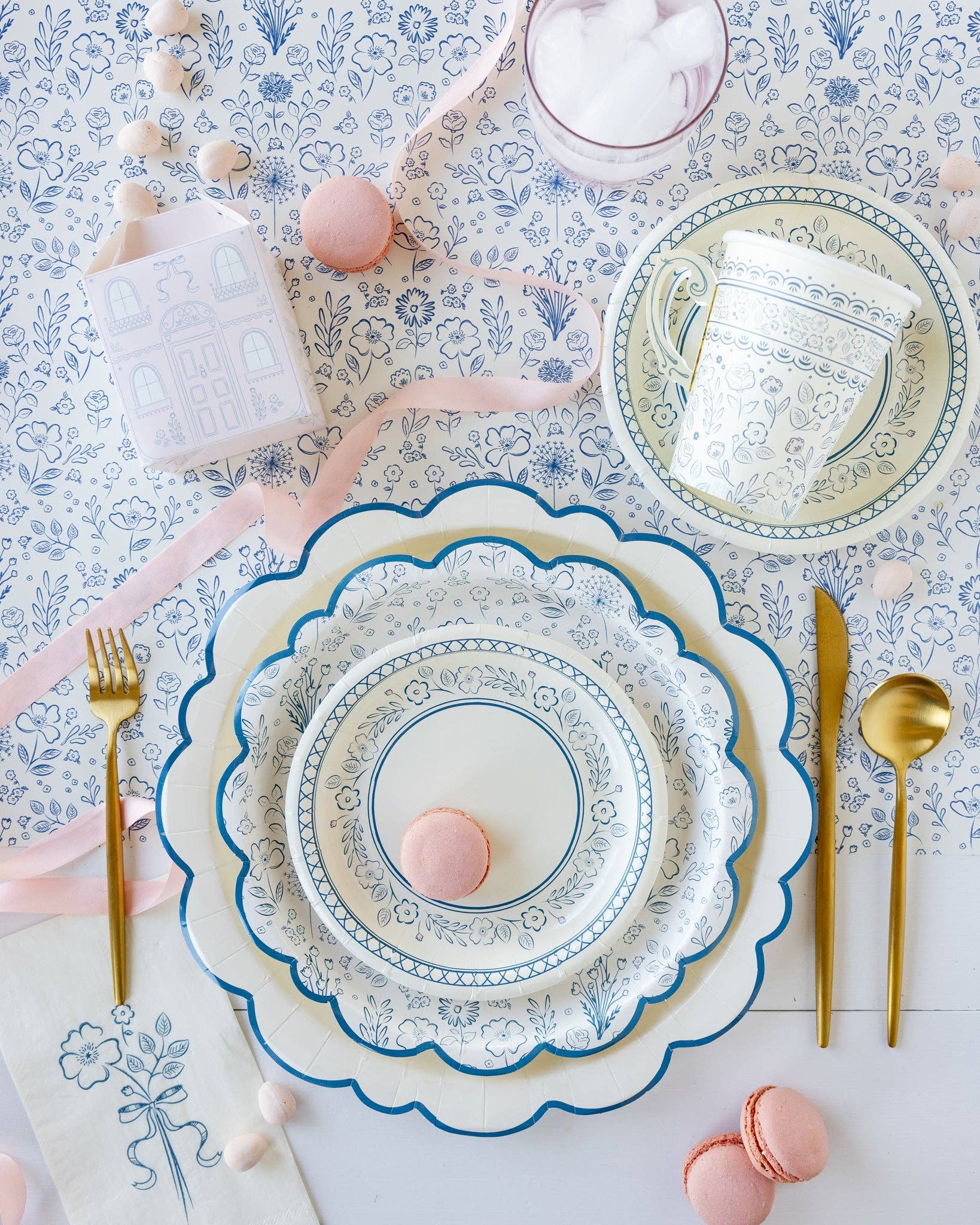 Pembroke Cream with Blue Edge Paper Plate