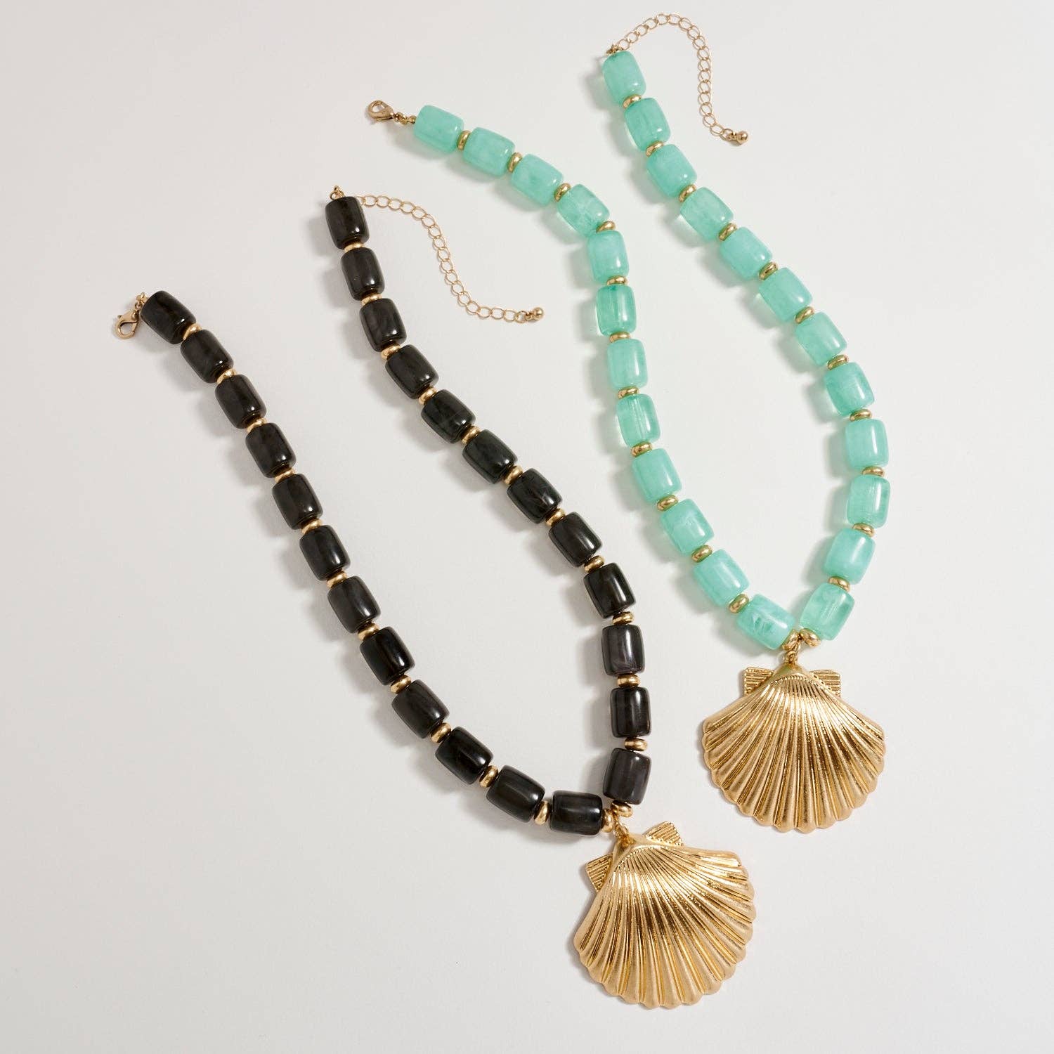 Gold Seashell Pendant Beaded Necklace