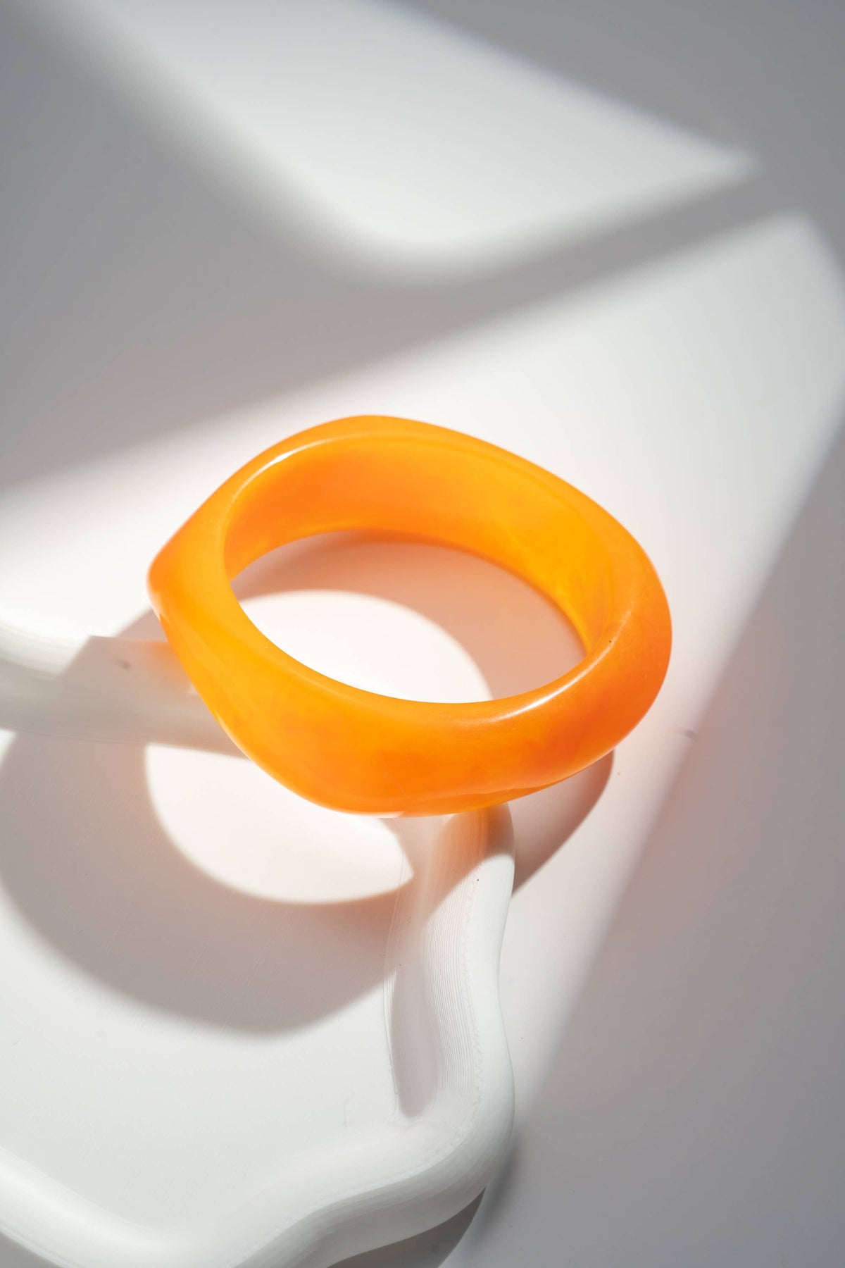 Marble-effect resin bangle bracelet