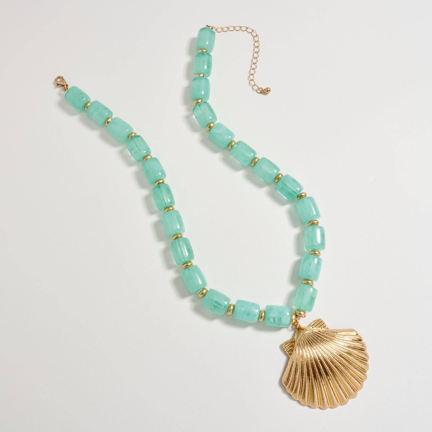 Gold Seashell Pendant Beaded Necklace