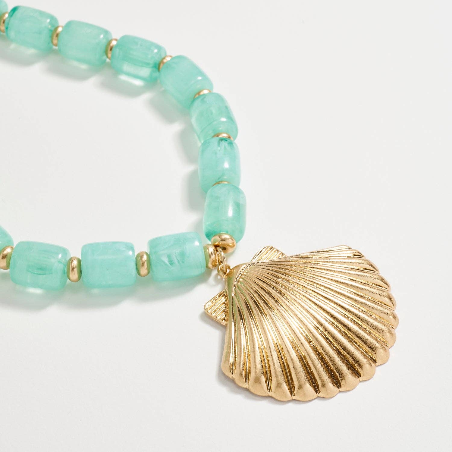 Gold Seashell Pendant Beaded Necklace