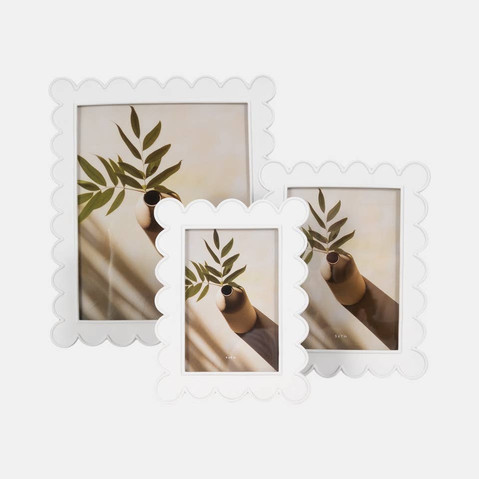 Decorative Scalloped Edge White Photo Frame