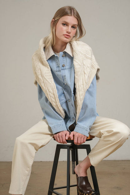 Contrast Collar Light Wash Denim Jacket