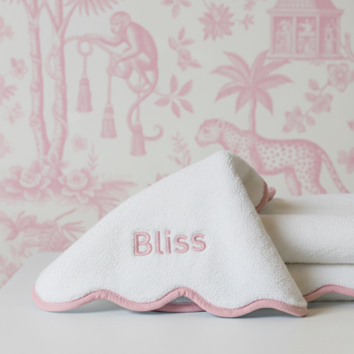 Luxury Cotton Washcloths with Scallop Piping