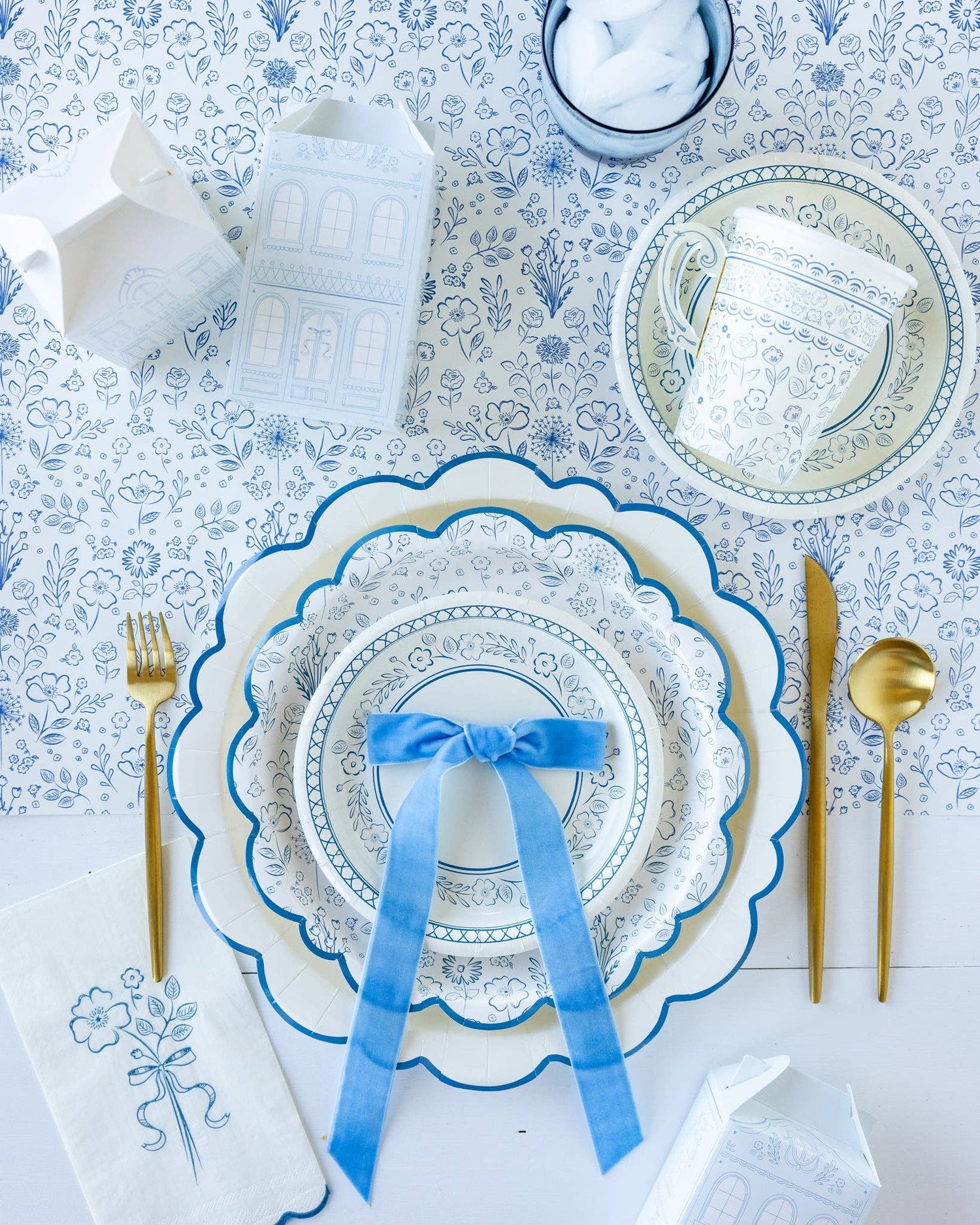 Pembroke Cream with Blue Edge Paper Plate
