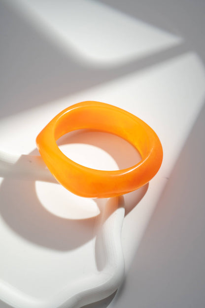 Marble-effect resin bangle bracelet