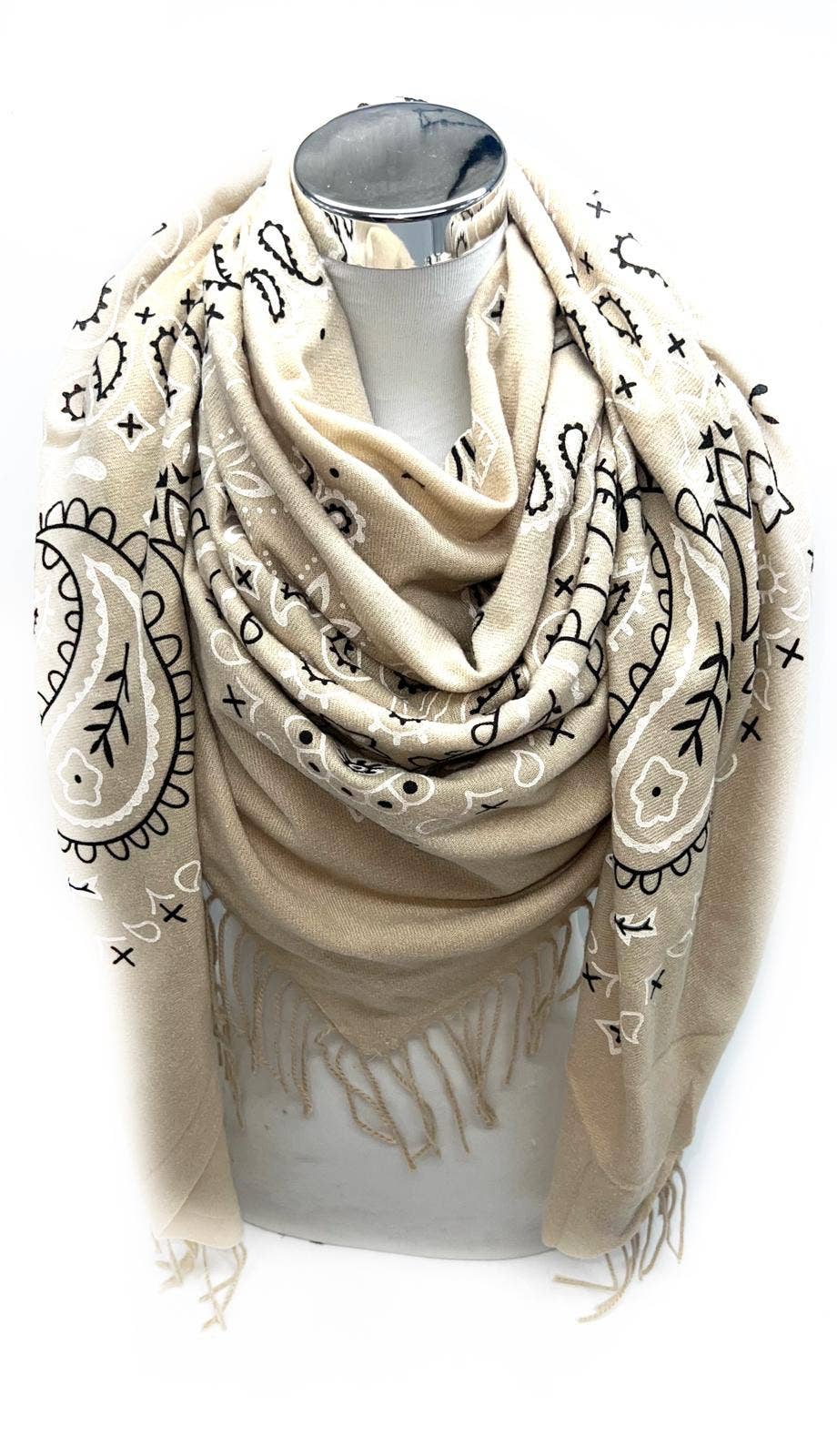 Large Scarf with bandana pattern and long fringe