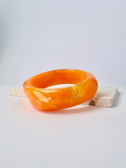 Marble-effect resin bangle bracelet