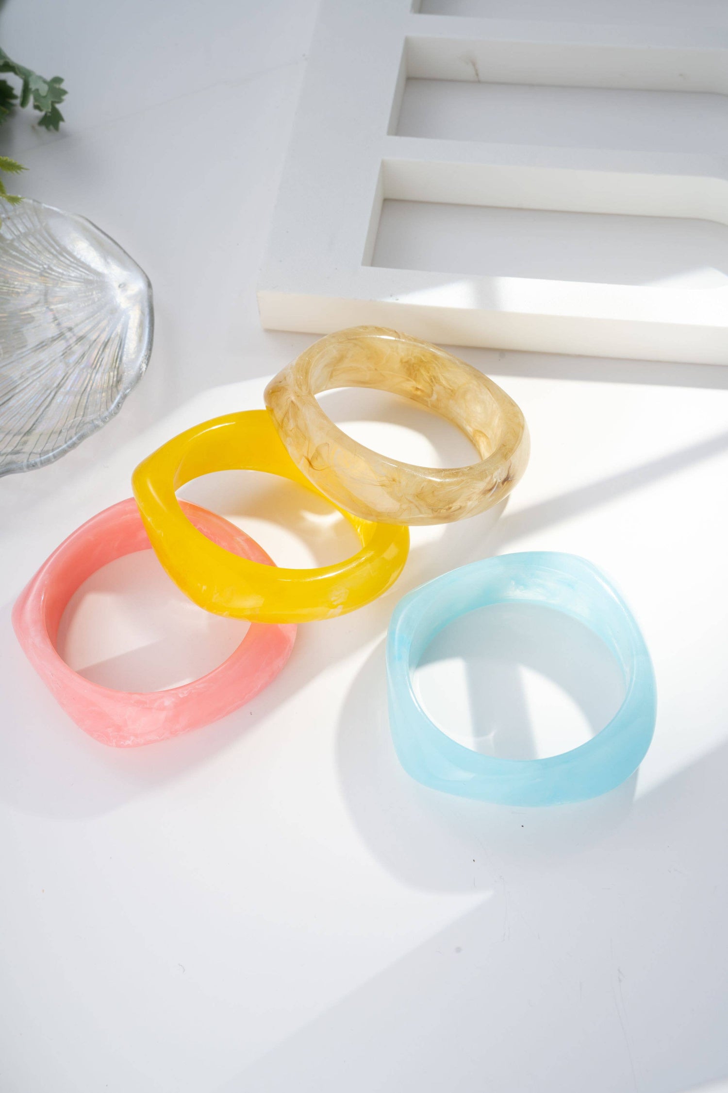 Marble-effect resin bangle bracelet