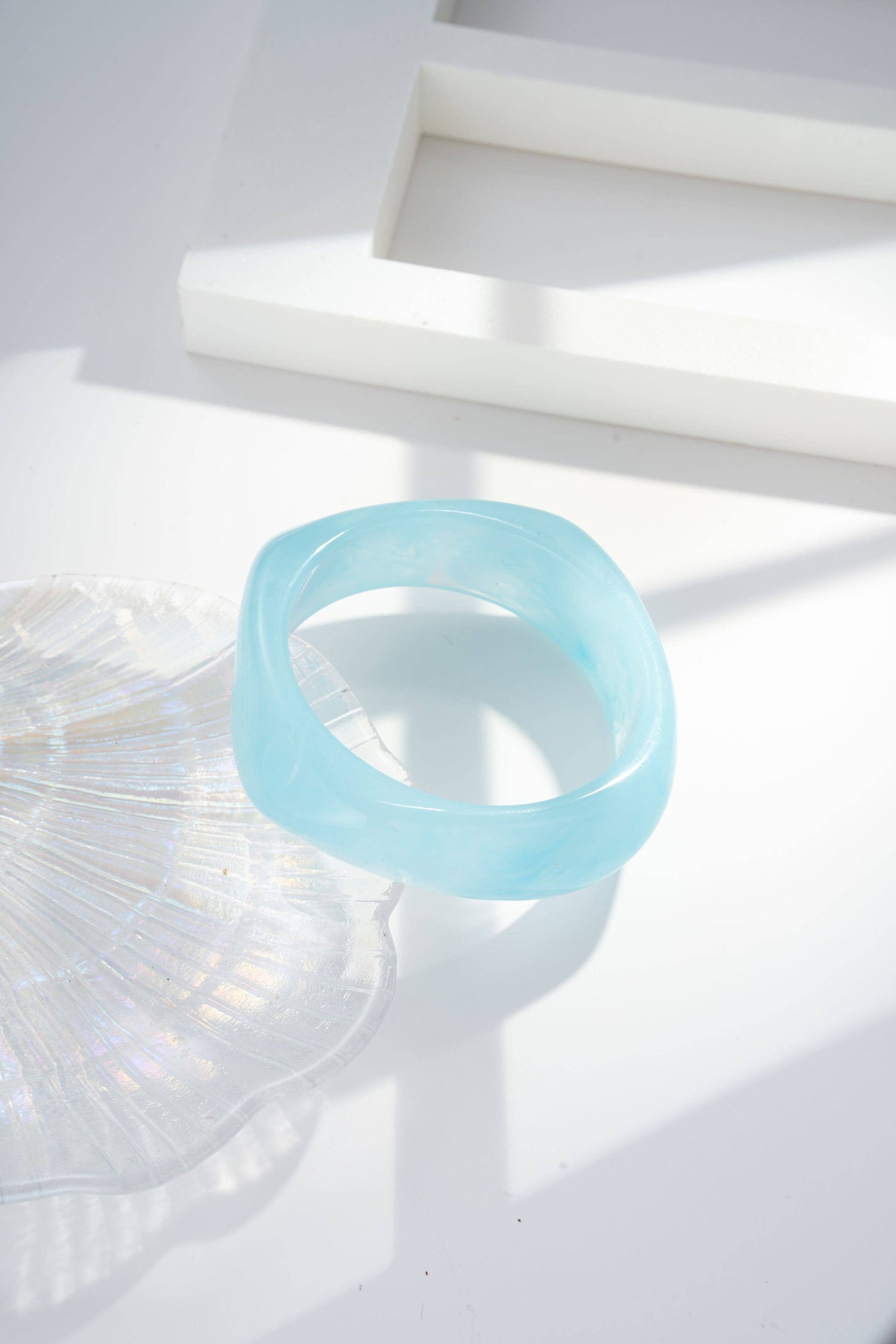 Marble-effect resin bangle bracelet