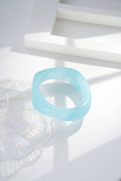 Marble-effect resin bangle bracelet