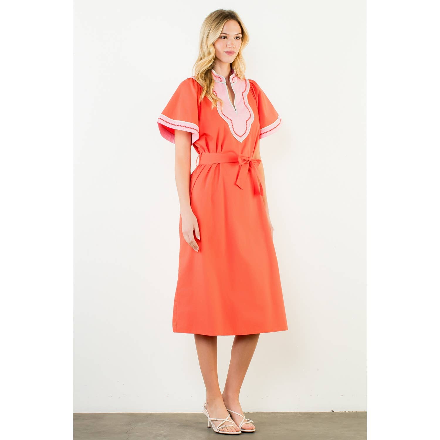 Short Sleeve Trimmed V-Neck Belted Dress