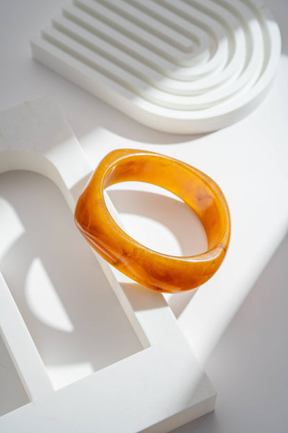 Marble-effect resin bangle bracelet