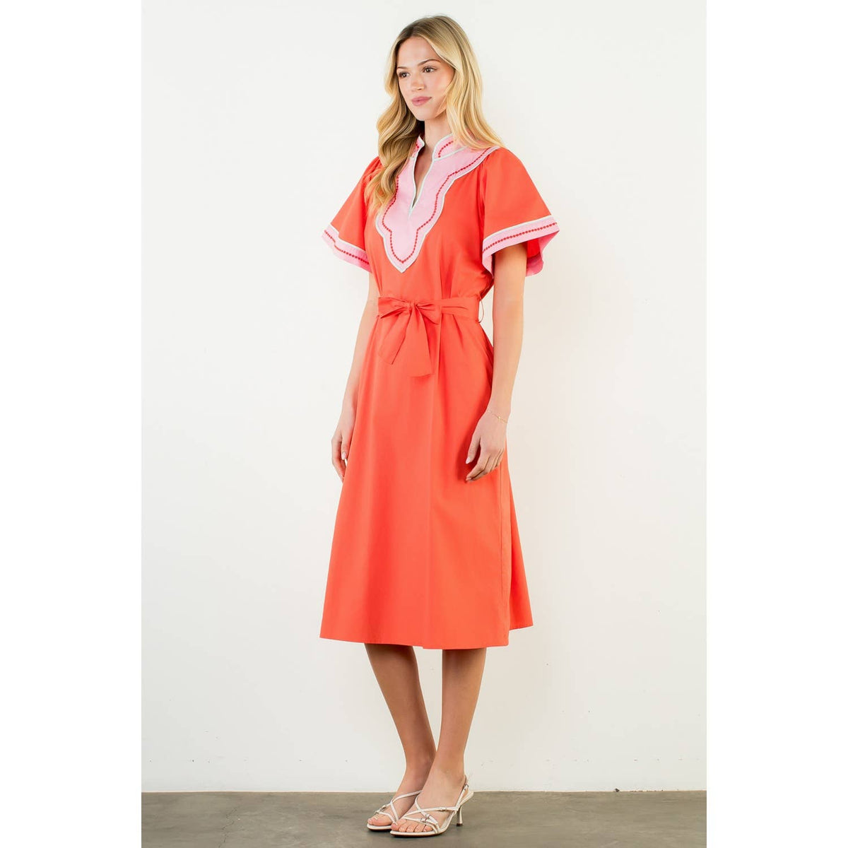 Short Sleeve Trimmed V-Neck Belted Dress