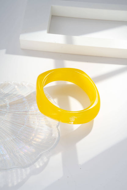 Marble-effect resin bangle bracelet