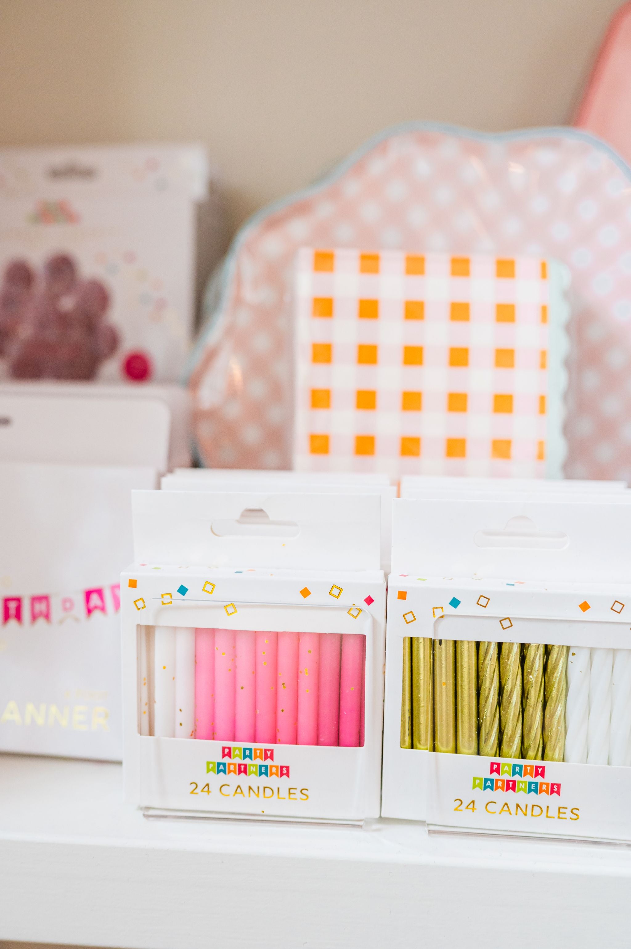 Gold Metallic &amp; White 24 Candles Set