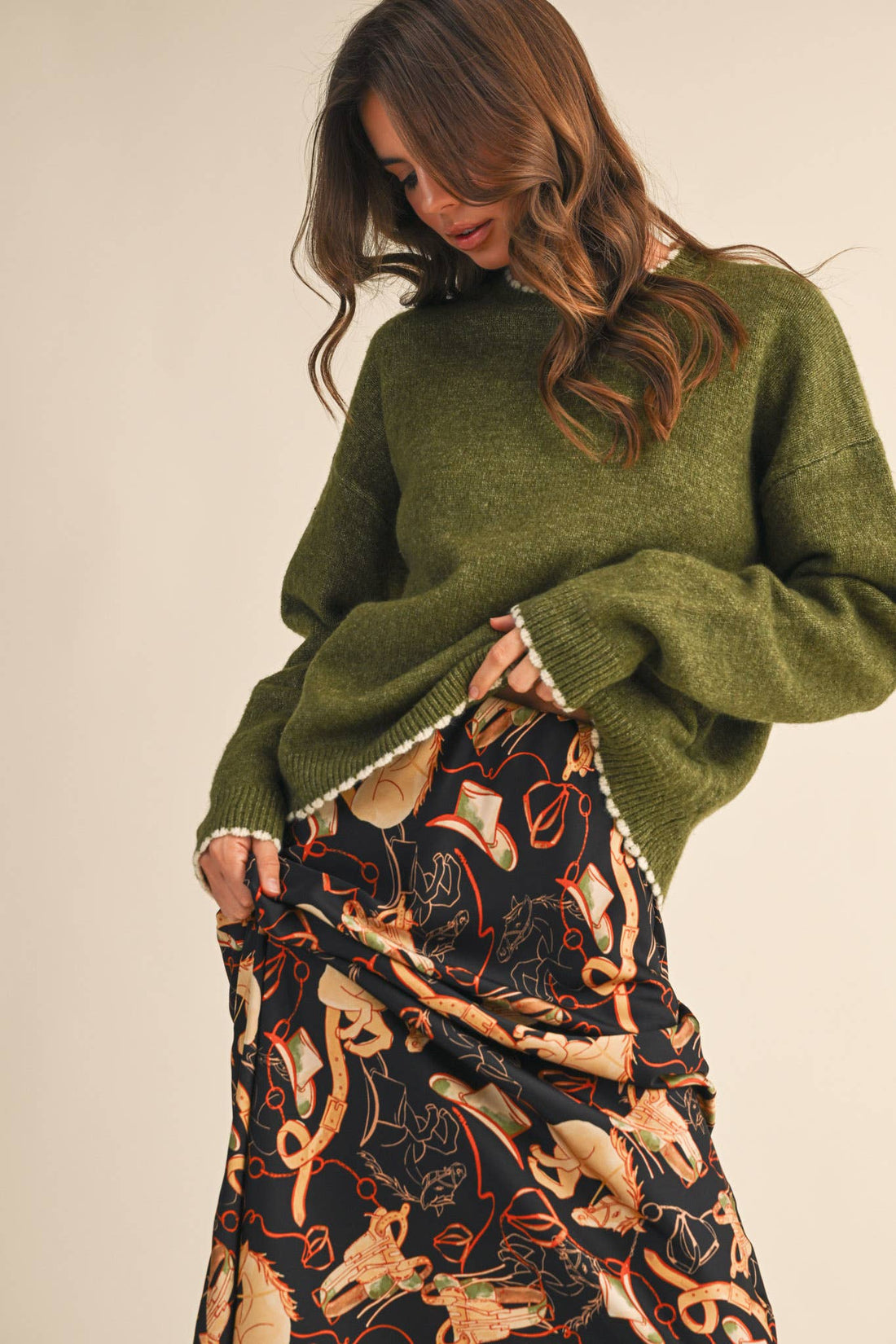 Scalloped trim crew neck women&