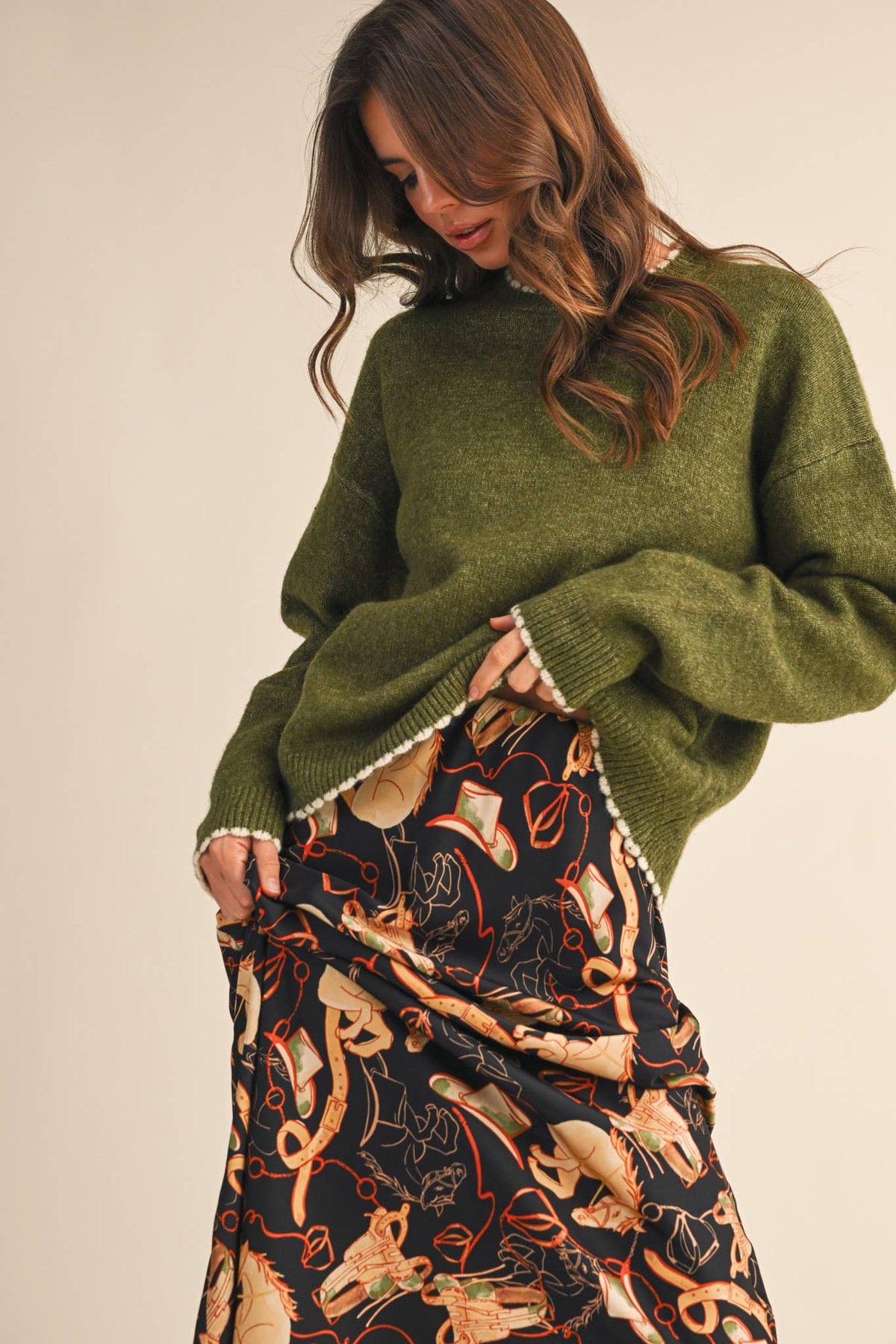 Scalloped trim crew neck women&