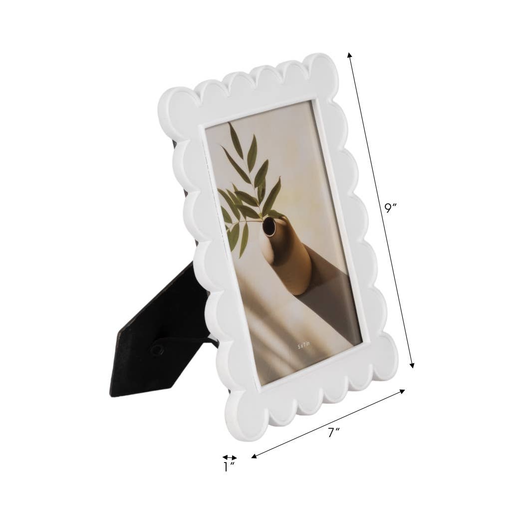 Decorative Scalloped Edge White Photo Frame