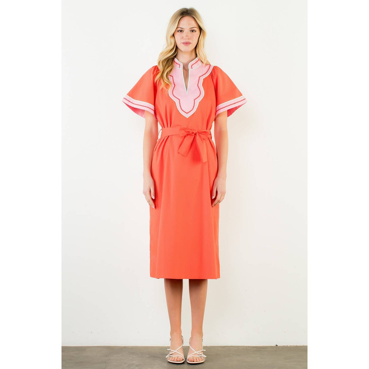 Short Sleeve Trimmed V-Neck Belted Dress