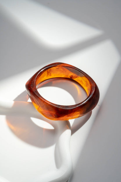 Marble-effect resin bangle bracelet