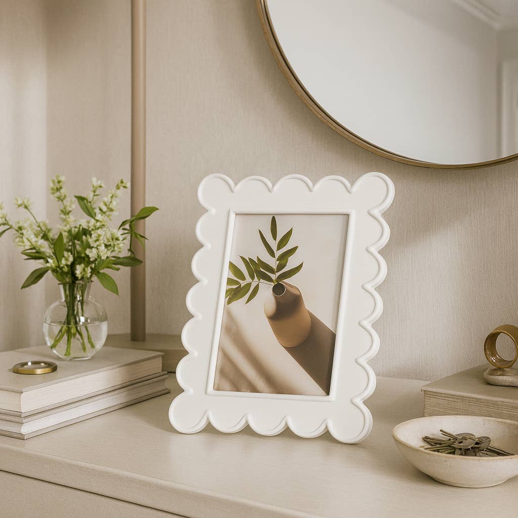 Decorative Scalloped Edge White Photo Frame