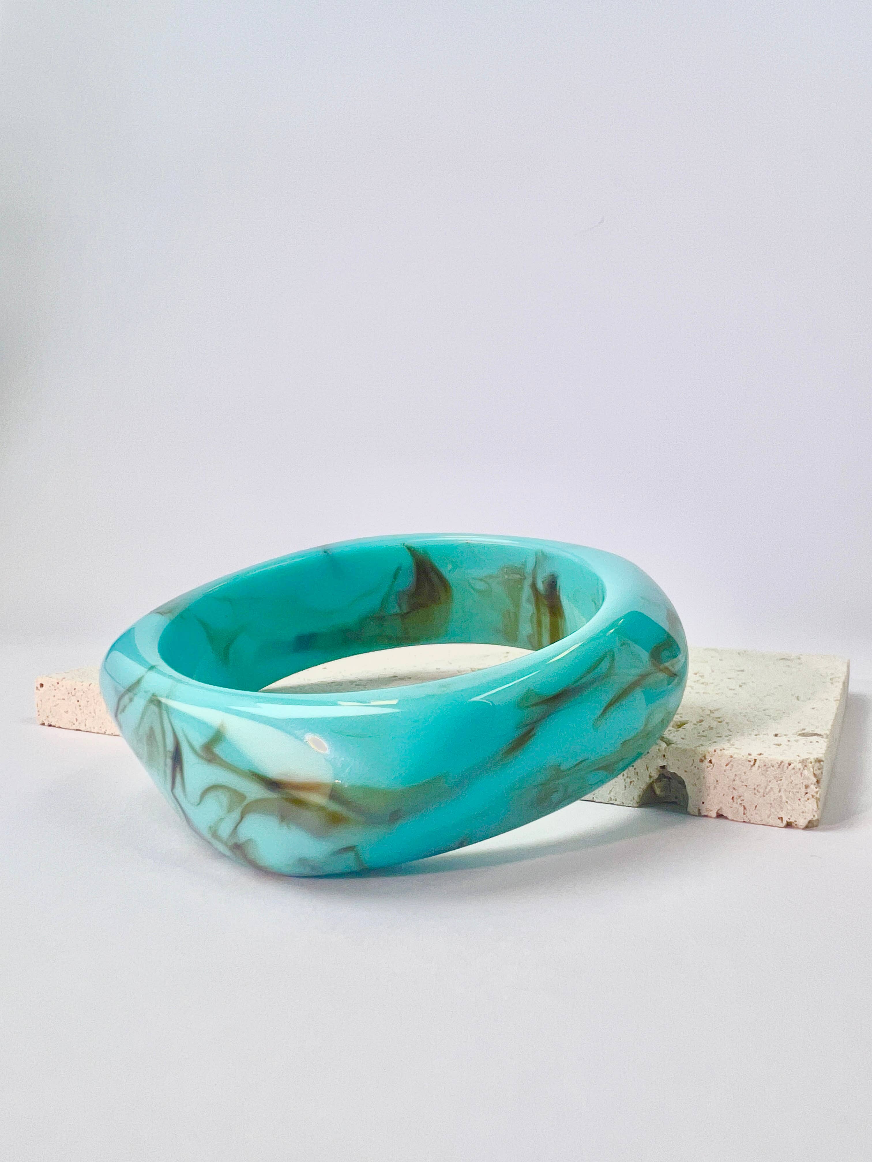 Marble-effect resin bangle bracelet