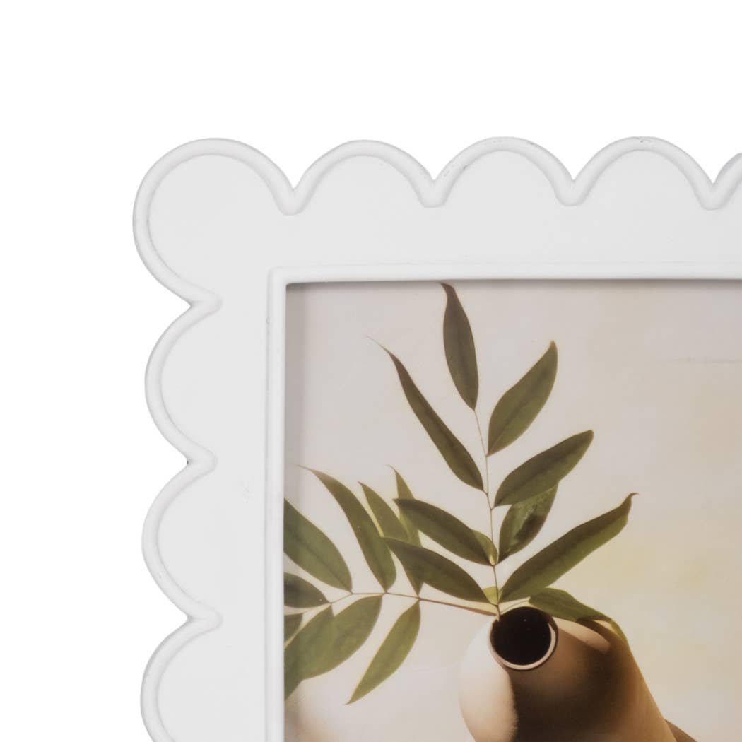 Decorative Scalloped Edge White Photo Frame
