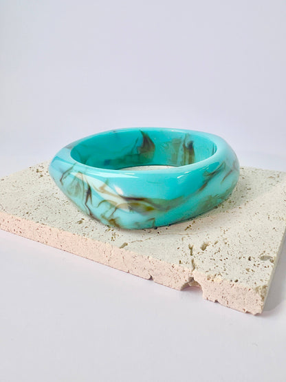 Marble-effect resin bangle bracelet