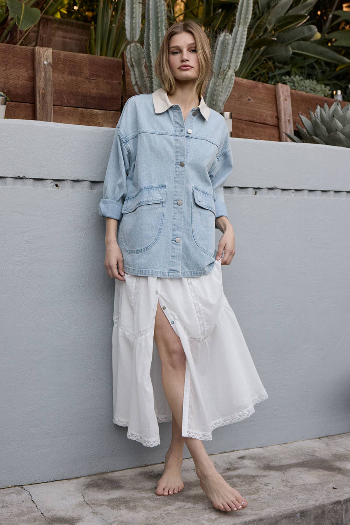 Contrast Collar Light Wash Denim Jacket