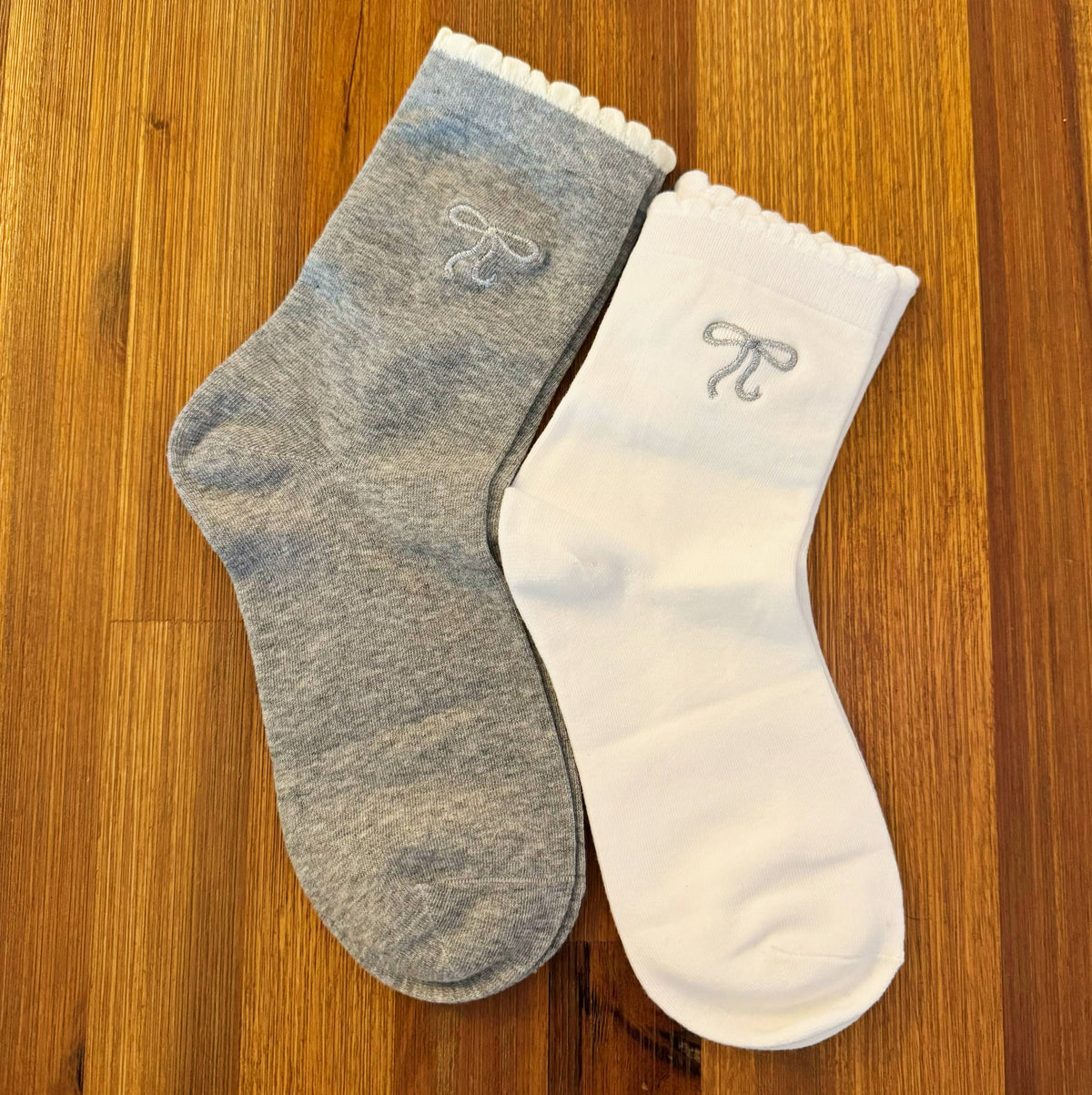 Embroidered Bow Socks