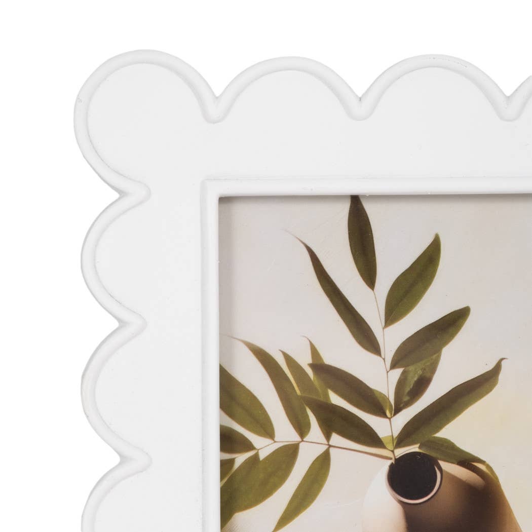 Decorative Scalloped Edge White Photo Frame